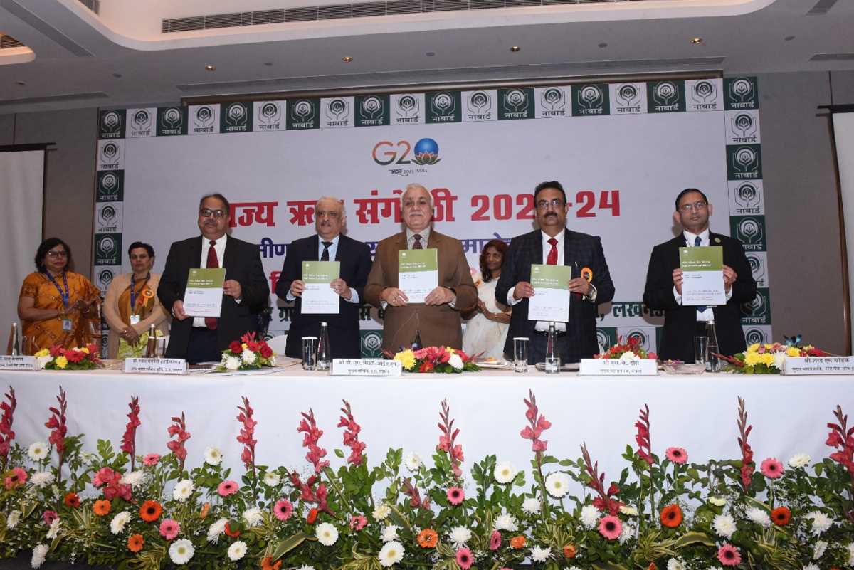 मुख्य सचिव ने राज्य ऋण संगोष्ठी एवं ग्रामीण समृद्धि सम्मान समारोह का दीप-प्रज्ज्वलित कर किया शुभारंभ